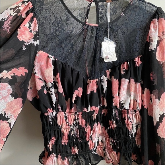 🎄🎁Free People New Floral & Lace Cropped Blouse/Top Black Pink Peach M - Picture 3 of 10